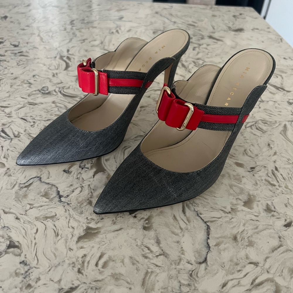 Elegant Red and Gray Marilyn Mule - Picture 2 of 6